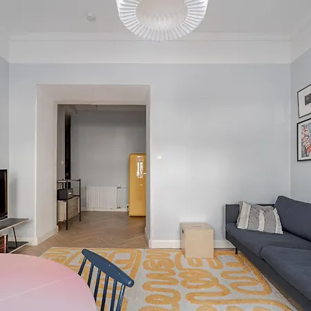 Appartement Spacious Flat In Historical Building In Area *