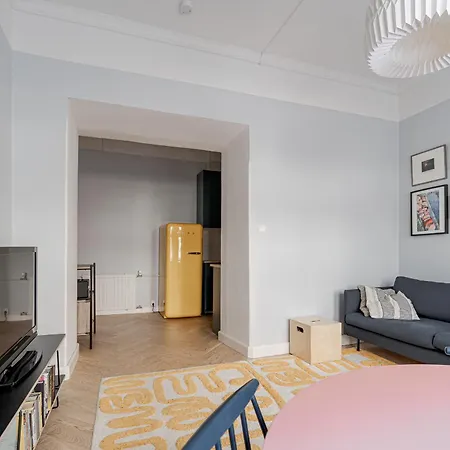 Spacious Flat In Historical Building In Area