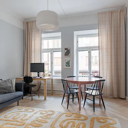 Spacious Flat In Historical Building In Area Apartamento Helsinki