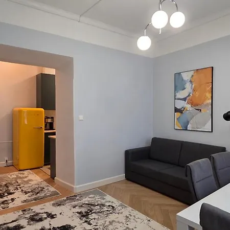아파트 Spacious Flat In Historical Building In Area