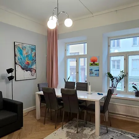 Spacious Flat In Historical Building In Area 아파트