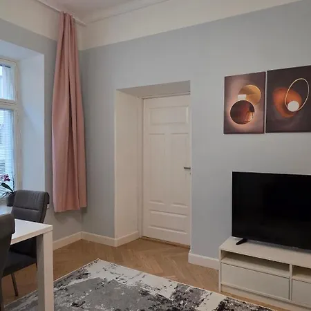 Spacious Flat In Historical Building In Area 아파트 *